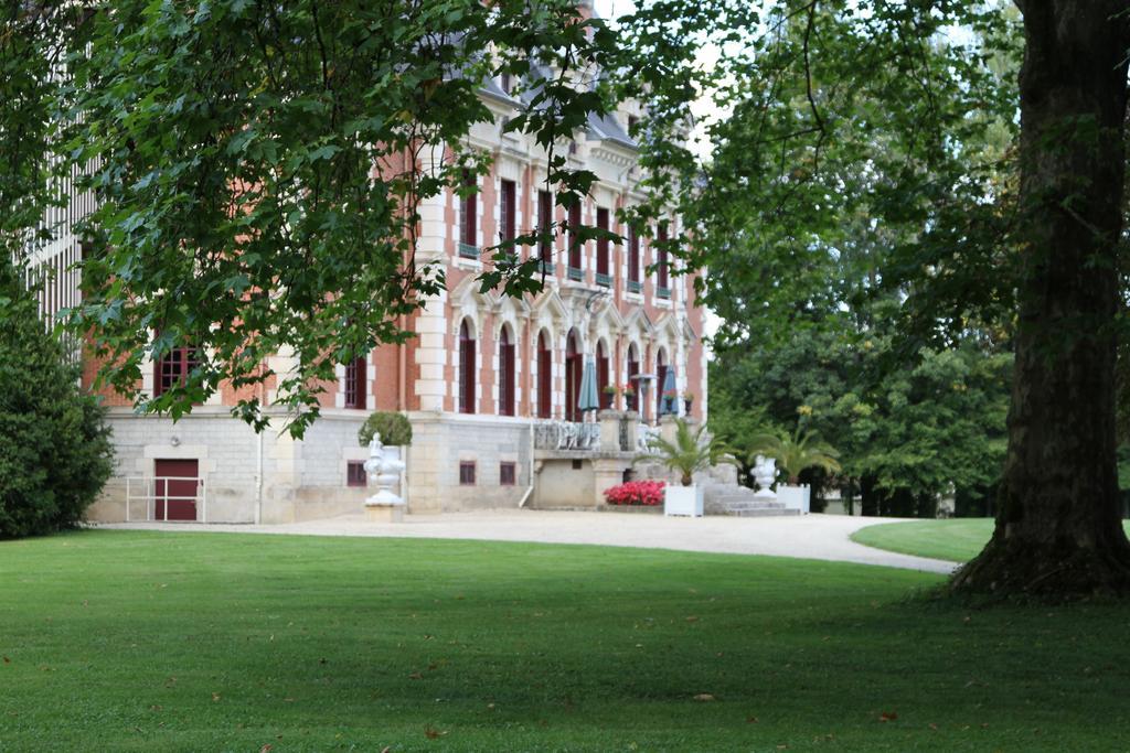 Chateau Du Breuil Bed & Breakfast Gevrolles Exterior foto