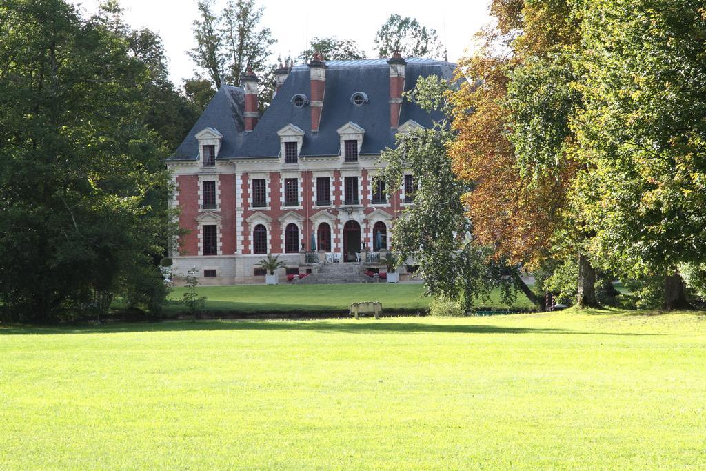 Chateau Du Breuil Bed & Breakfast Gevrolles Exterior foto