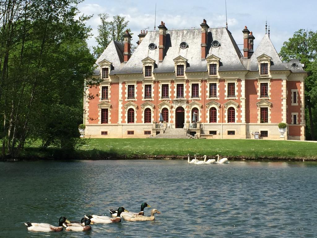 Chateau Du Breuil Bed & Breakfast Gevrolles Exterior foto